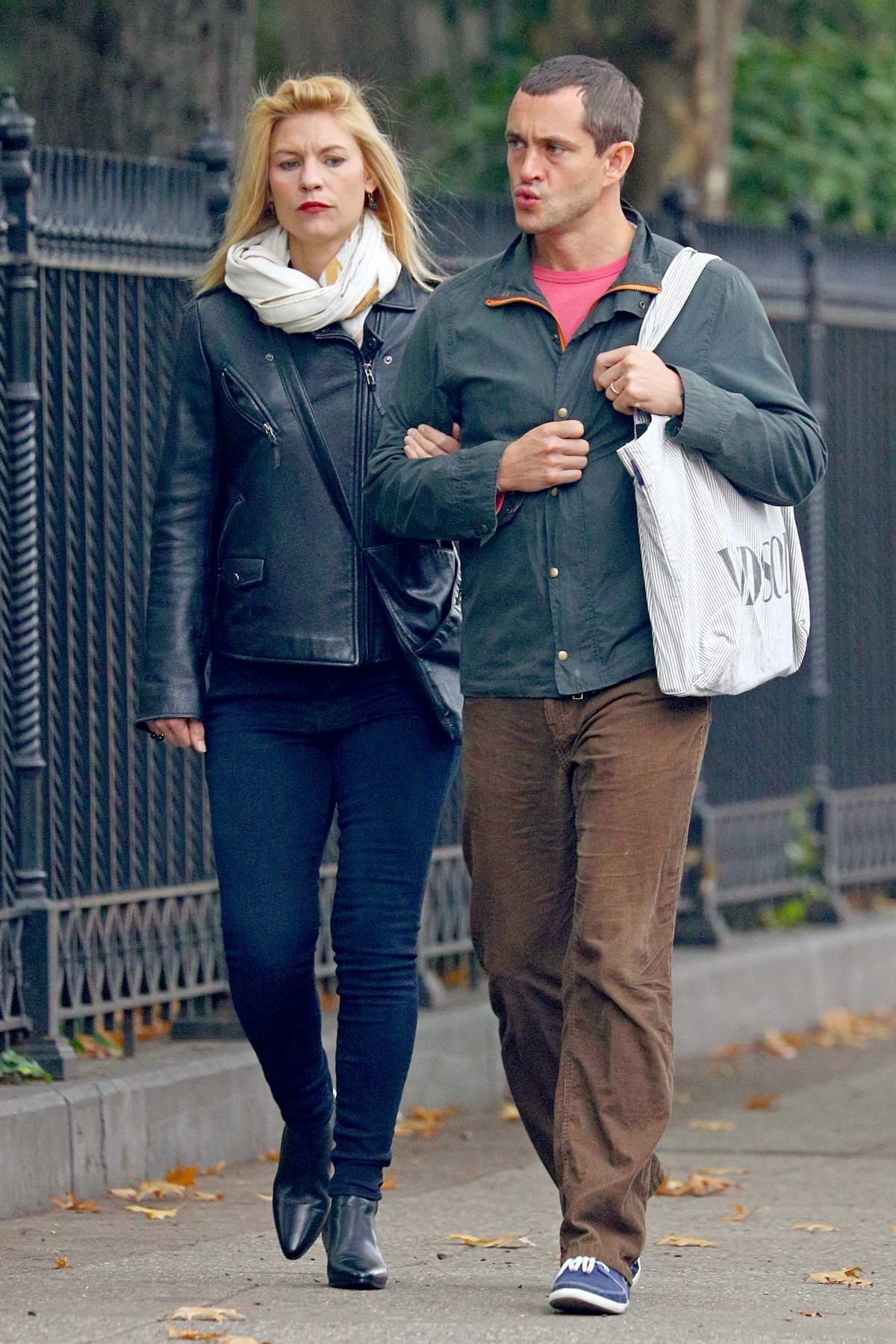 Claire Danes And Hugh Dancy Stroll Around After Grabbing Lunch In New York City