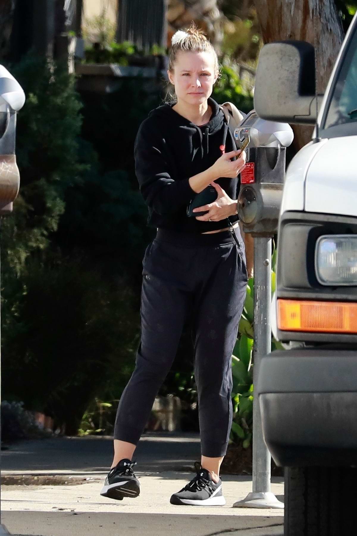 Kristen Bell Seen Leaving A Yoga Studio After Her Class In Los Feliz