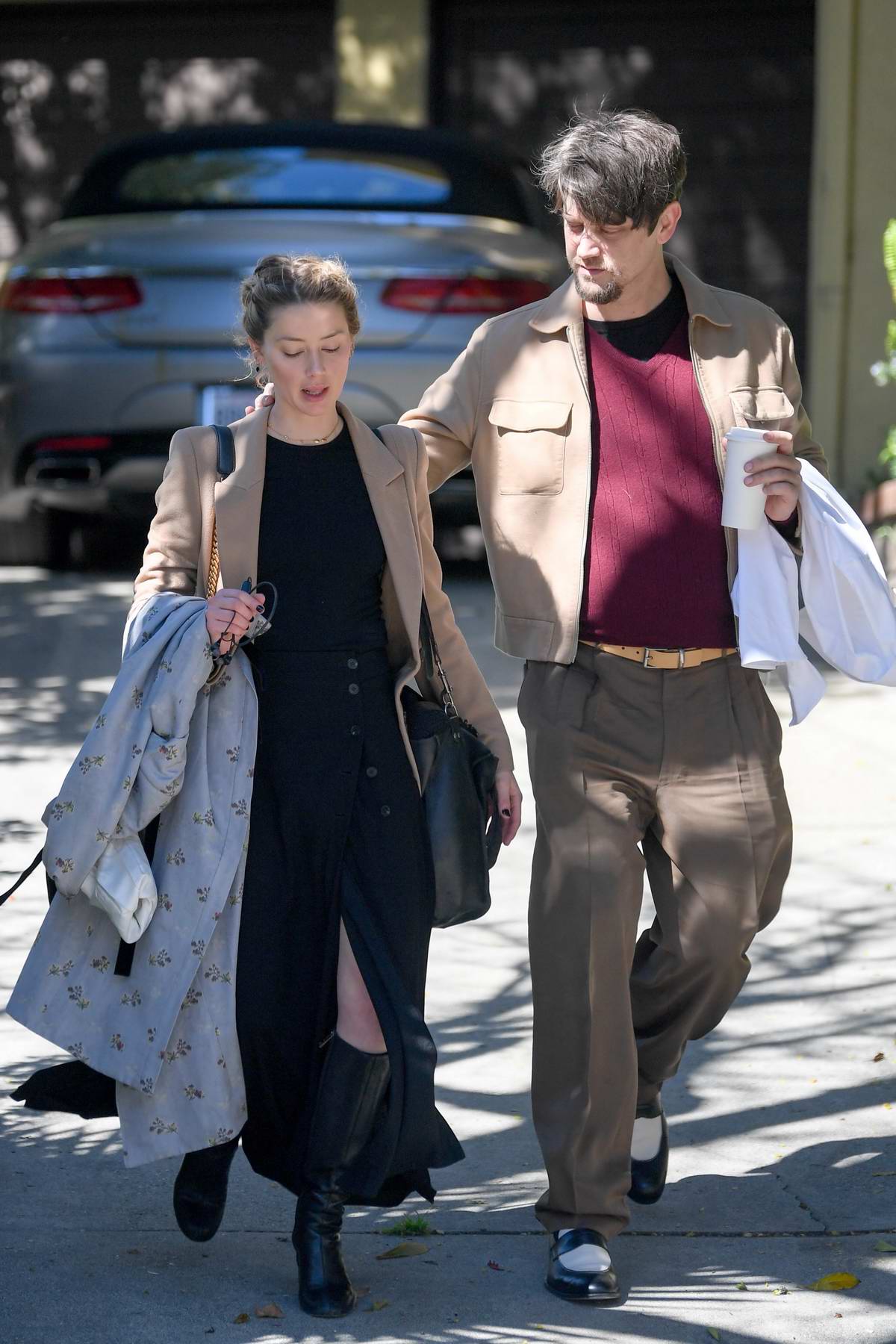 amber heard and andy muschietti share a kiss as they leave her house in