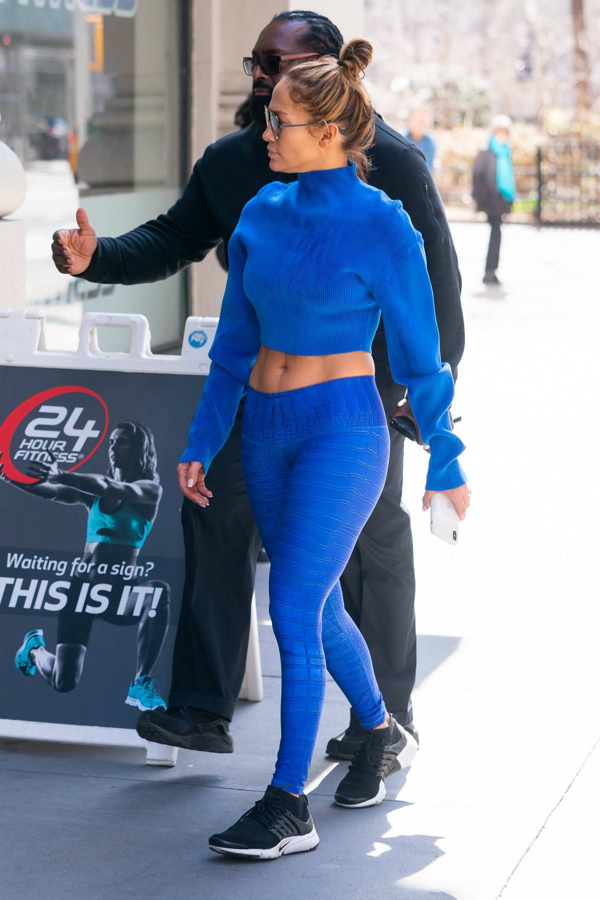 Jennifer Lopez Shows Off Her Abs In A Blue Crop Top With Matching Leggings While Heading To Gym