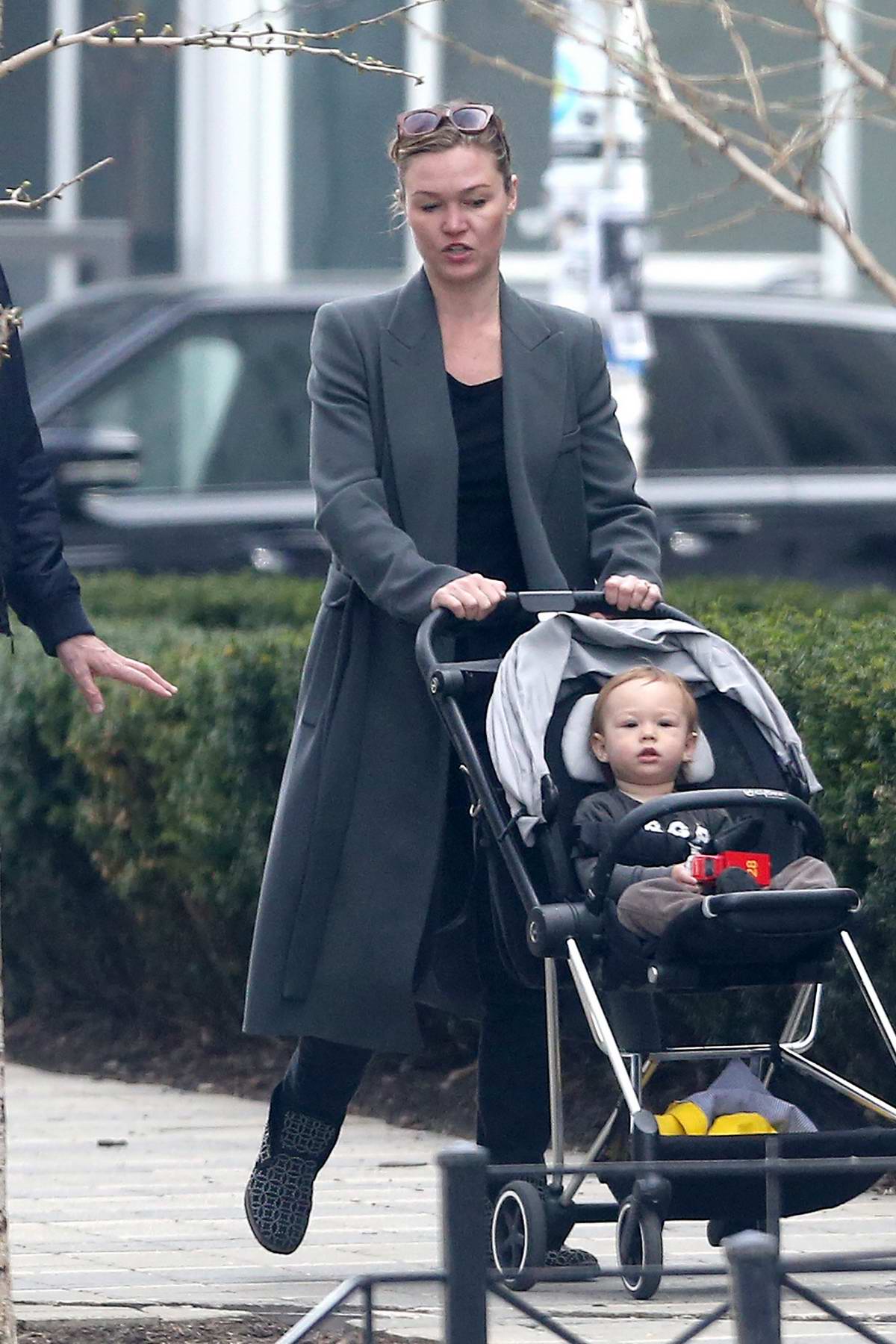 Julia Stiles Takes Her Son For A Stroll With A Friend In Brooklyn New York City 1504195 