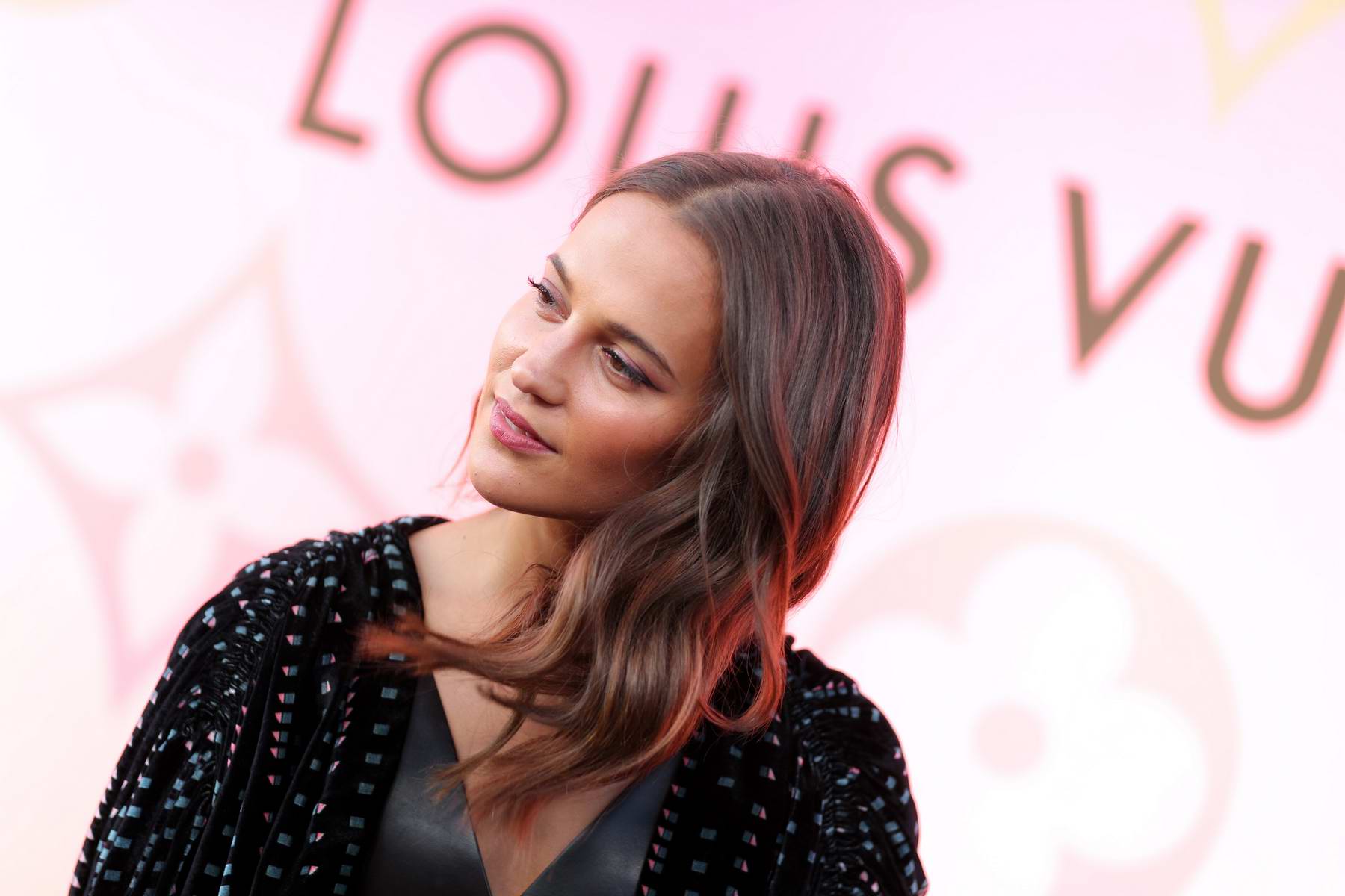 alicia vikander attends the louis vuitton x cocktail party in beverly hills, los angeles-270619_5
