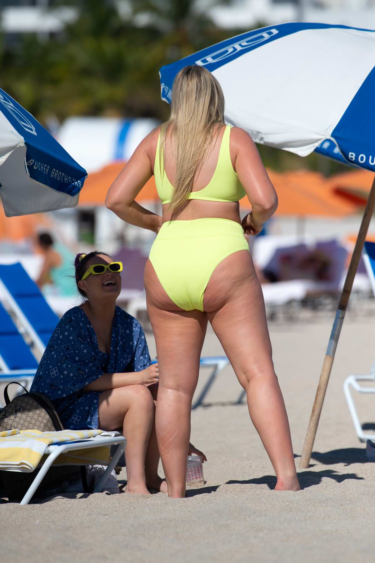 Iskra Lawrence Shows Off Her Baby Bump In Neon Bikini As She Enjoys A Day In Miami Beach
