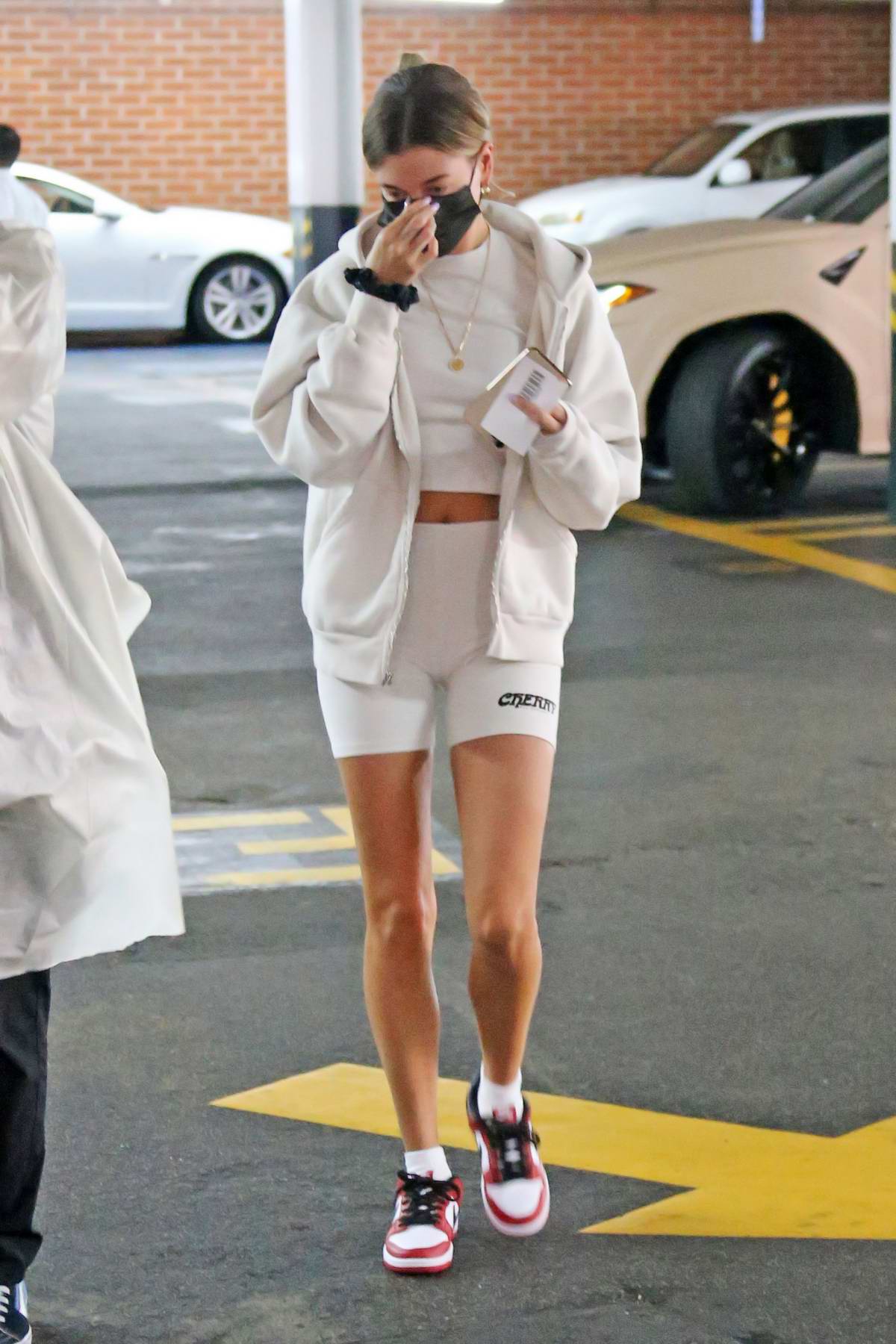 Hailey Bieber Flashes Her Toned Abs And Legs While Visiting A Medical