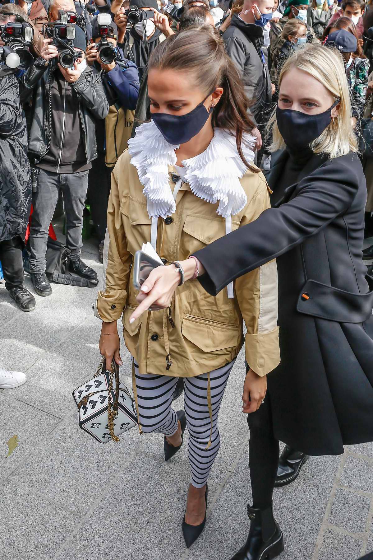 Alicia Vikander Louis Vuitton Fashion Show in Paris October 3, 2017 – Star  Style