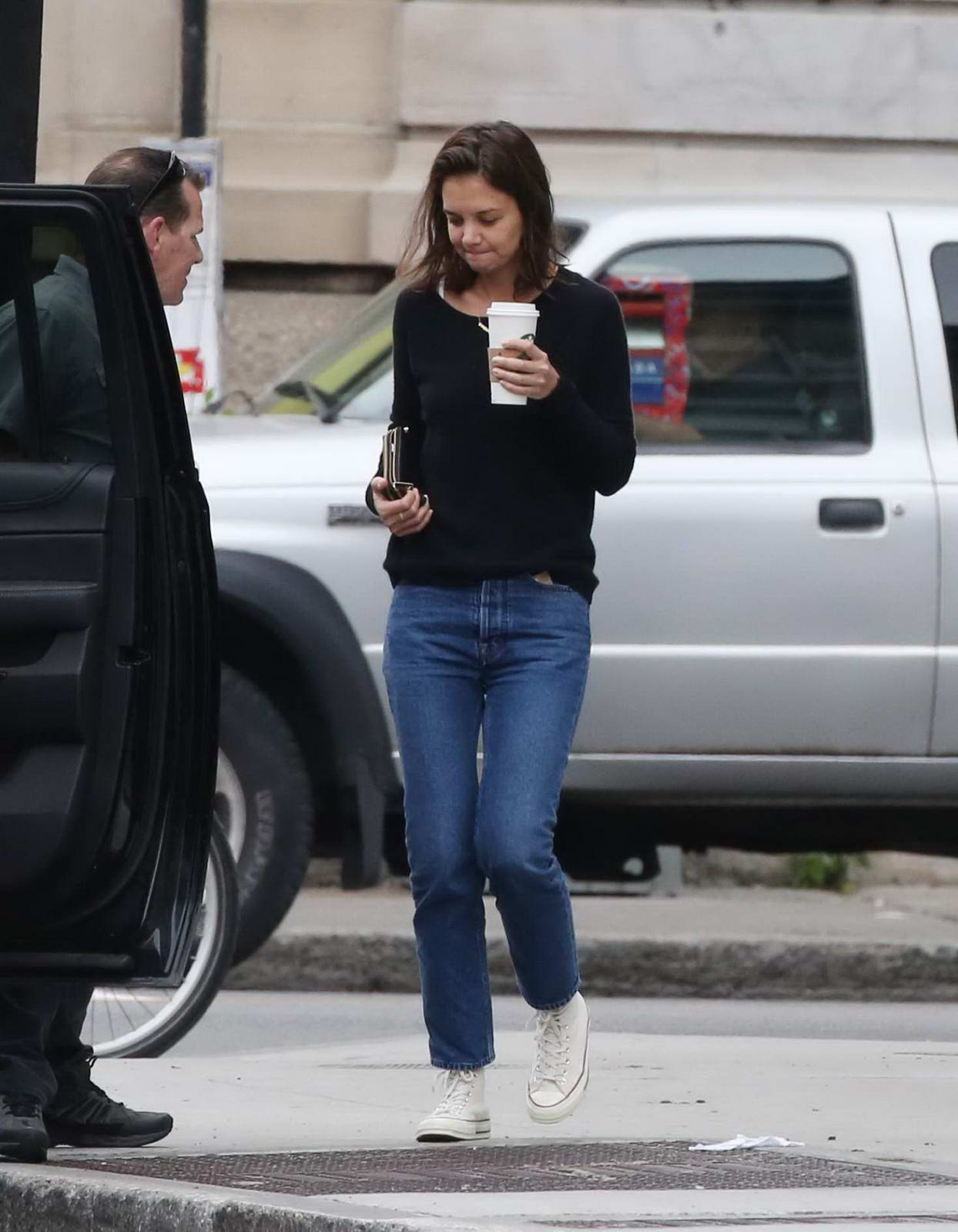 Wig Kwelling Mathis Katie Holmes in Jeans out in Montreal, Canada
