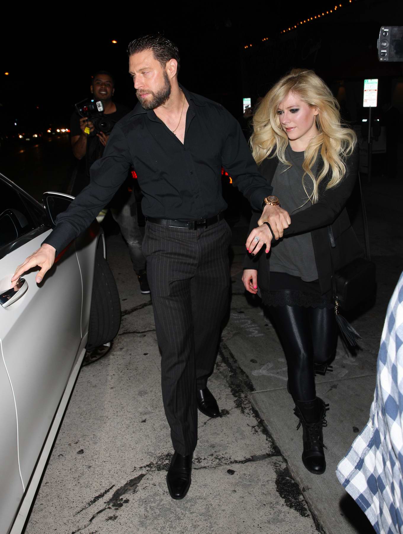 avril lavigne and her new boyfriend j r rotem are spotted at craigs for