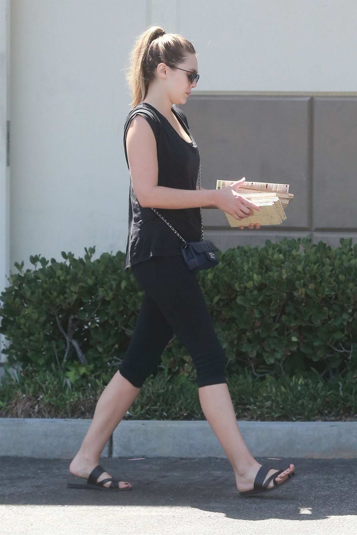 Amy Adams in leggings arrives for a Pilates class in Hollywood, Los Angeles