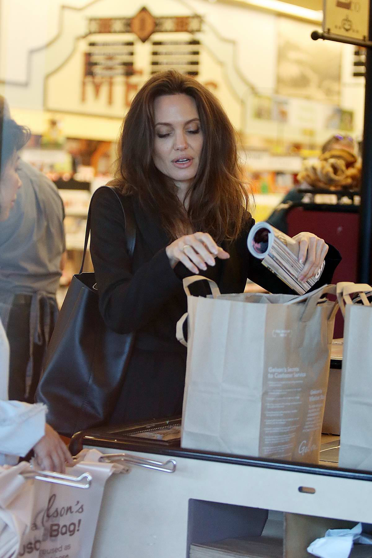 Angelina Jolie Spends Her Saturday Shopping in L.A.: Photo 4330466