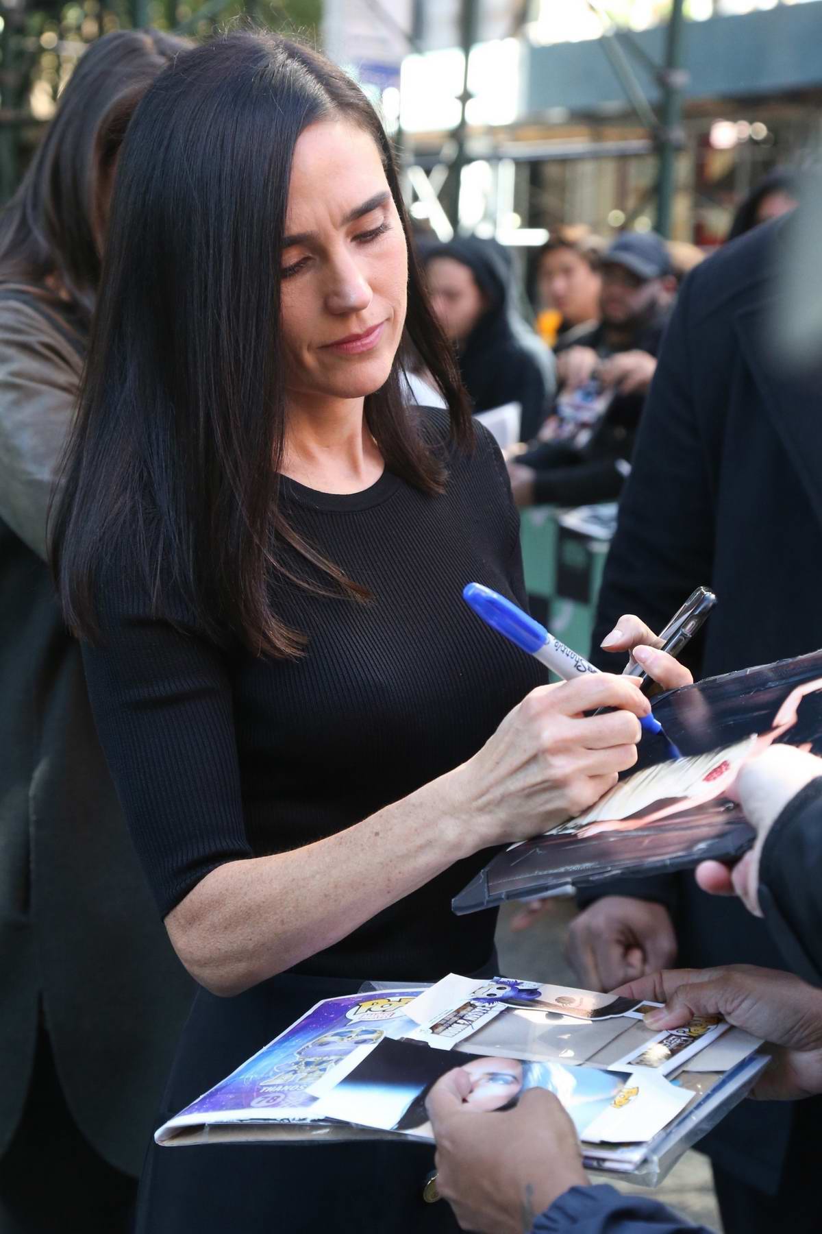 Jennifer Connelly Nails Flawless, Yet Easy Airport Style
