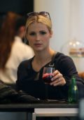 Michelle Hunziker enjoys a family lunch in Milan, Italy