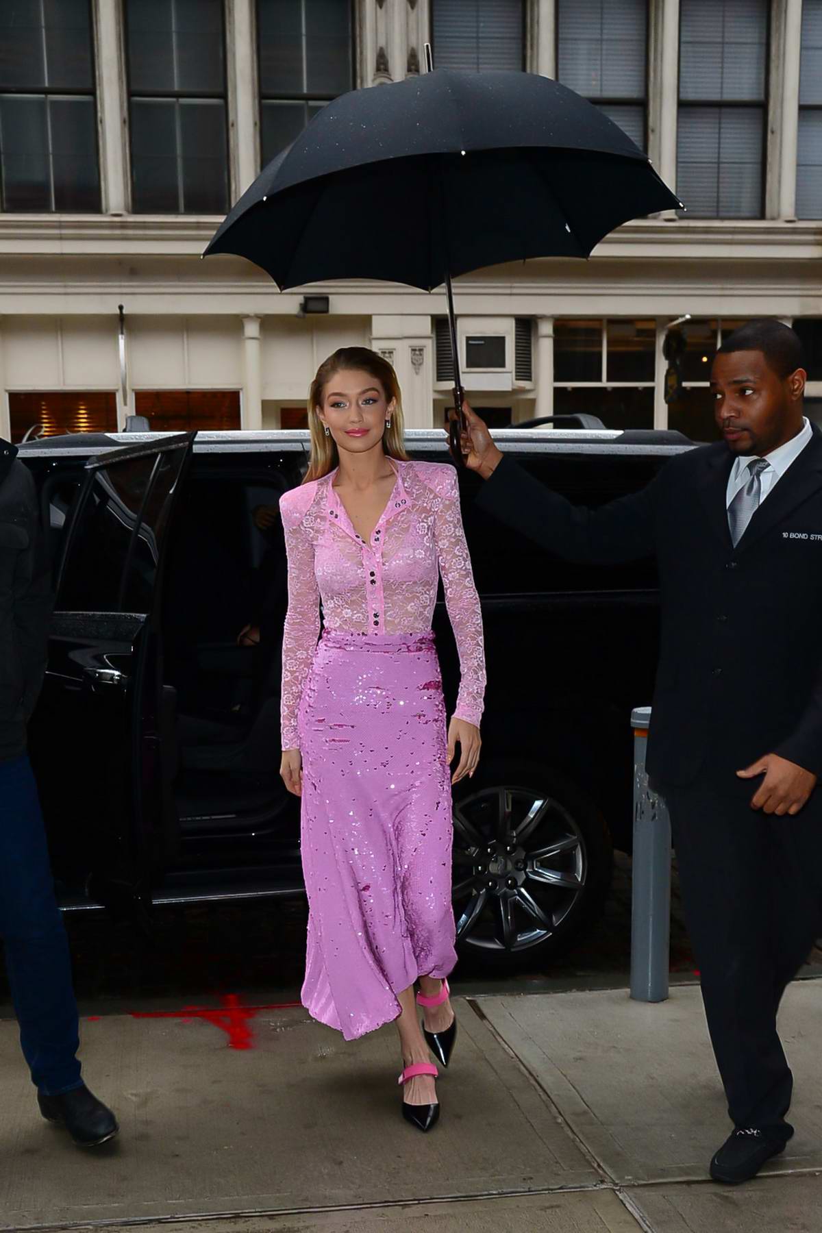 gigi hadid wearing a pink outfit as she returns to her apartment in new  york city-121117_2