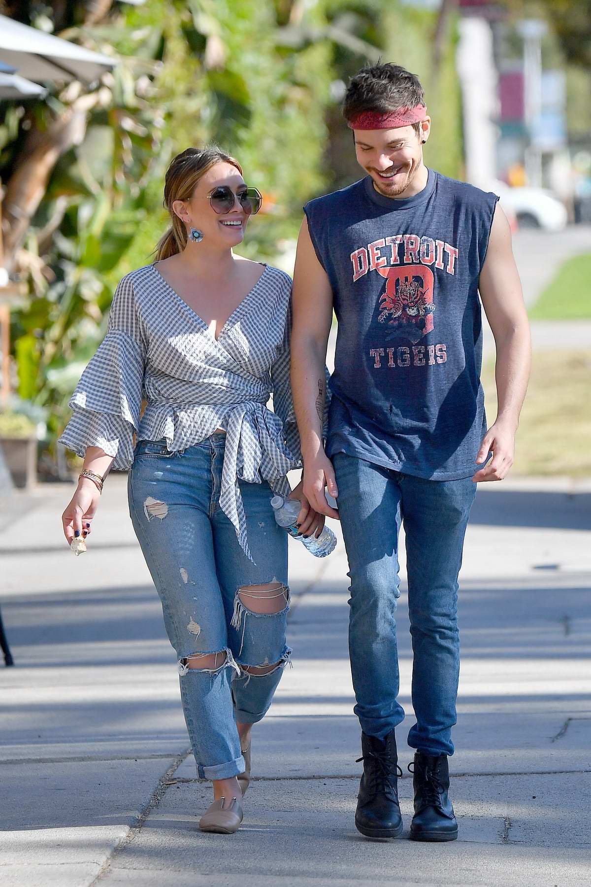 Hilary Duff And Boyfriend Matthew Koma Spotted At The Fairfax Flea Market In Los Angeles 0312174 8855