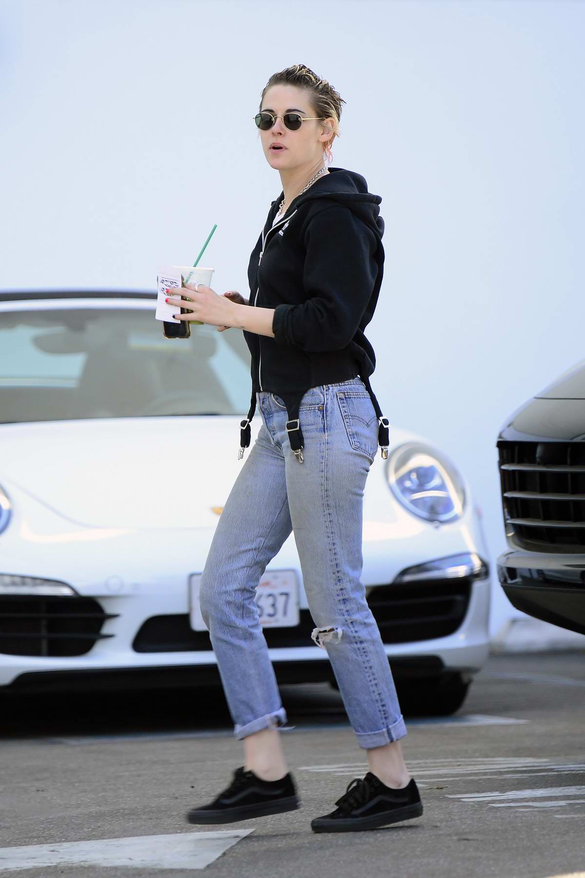 kristen stewart and stella maxwell at the chanel boutique on rodeo drive in  beverly hills-211217_6