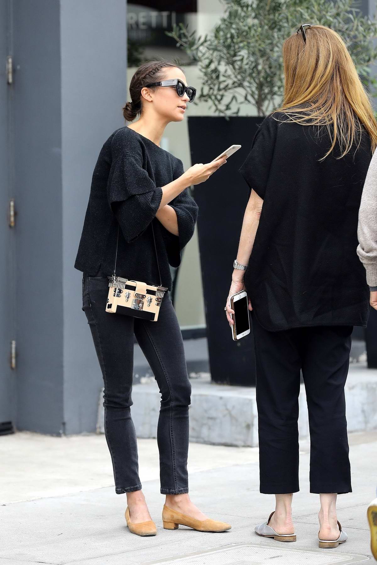 alicia vikander dressed in casual black, grabs lunch with a friend in  beverly hills-170118_3