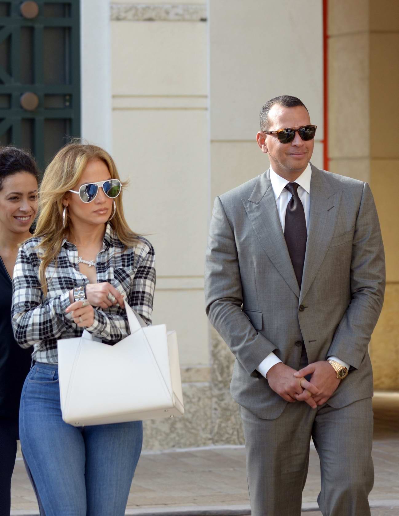 jennifer lopez out for a family lunch with alex rodriguez in miami-150118_09