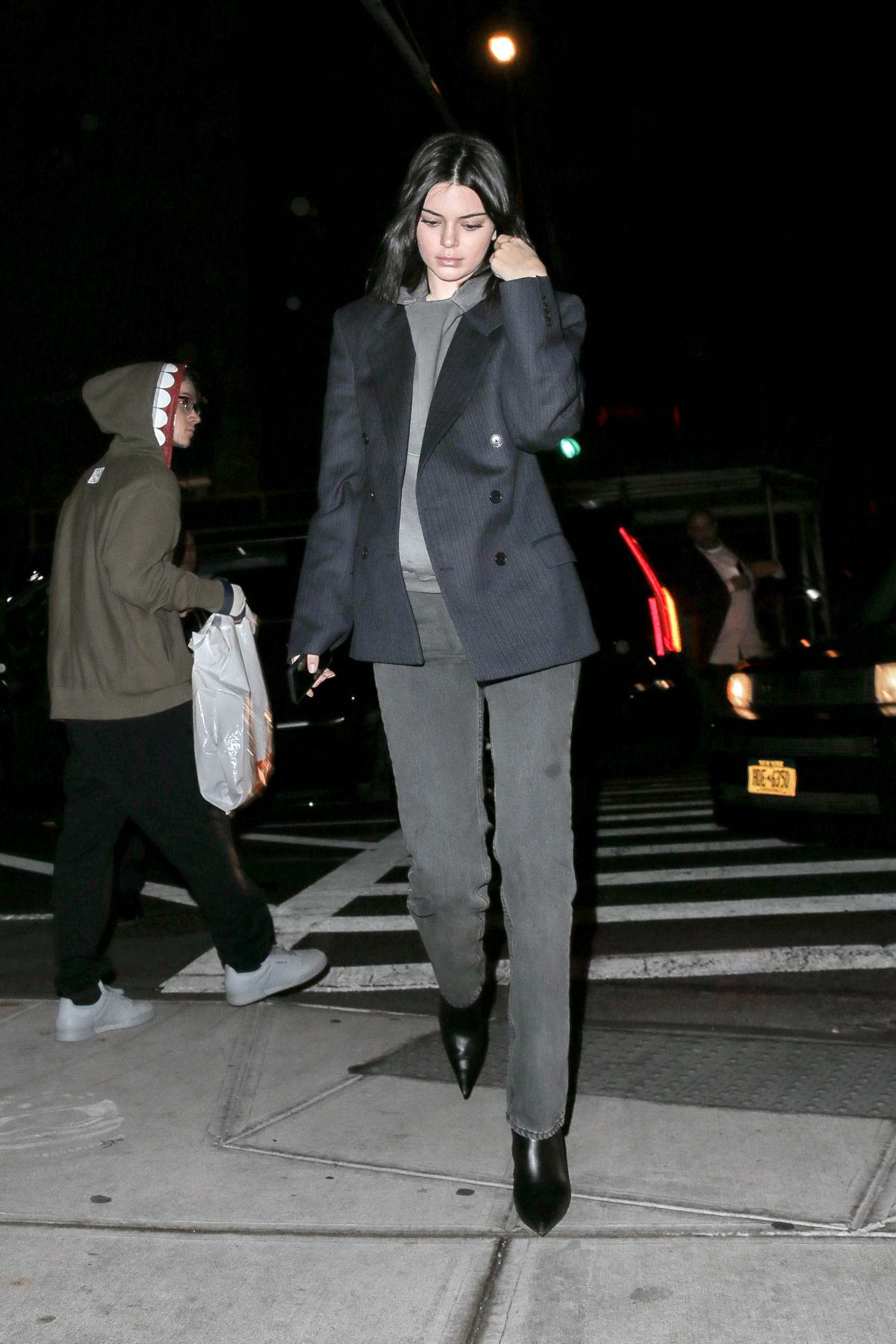 kendall jenner grey jeans