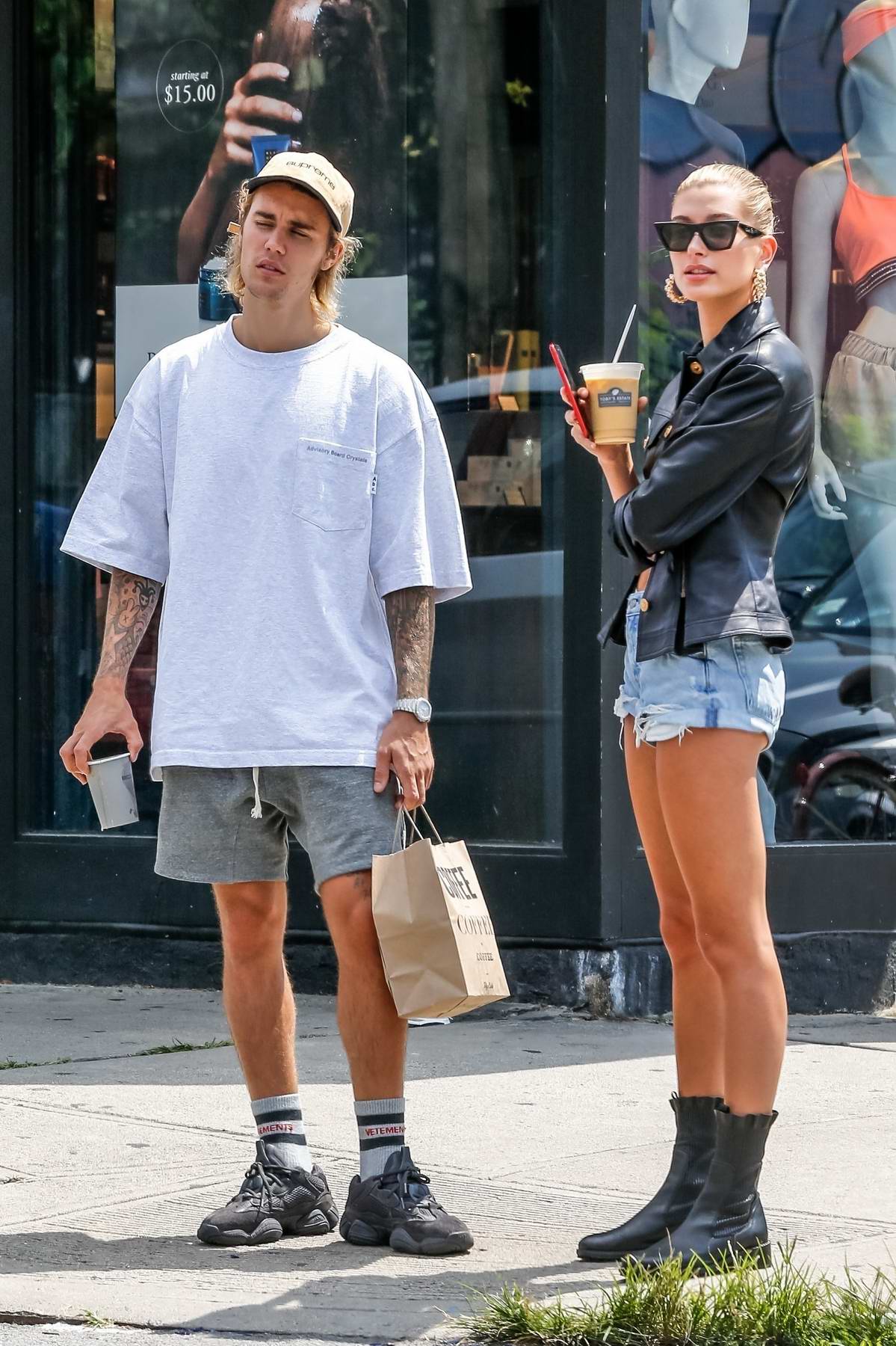 Hailey Baldwin And Justin Bieber Enjoy Saturday Brunch In New York City 2807187