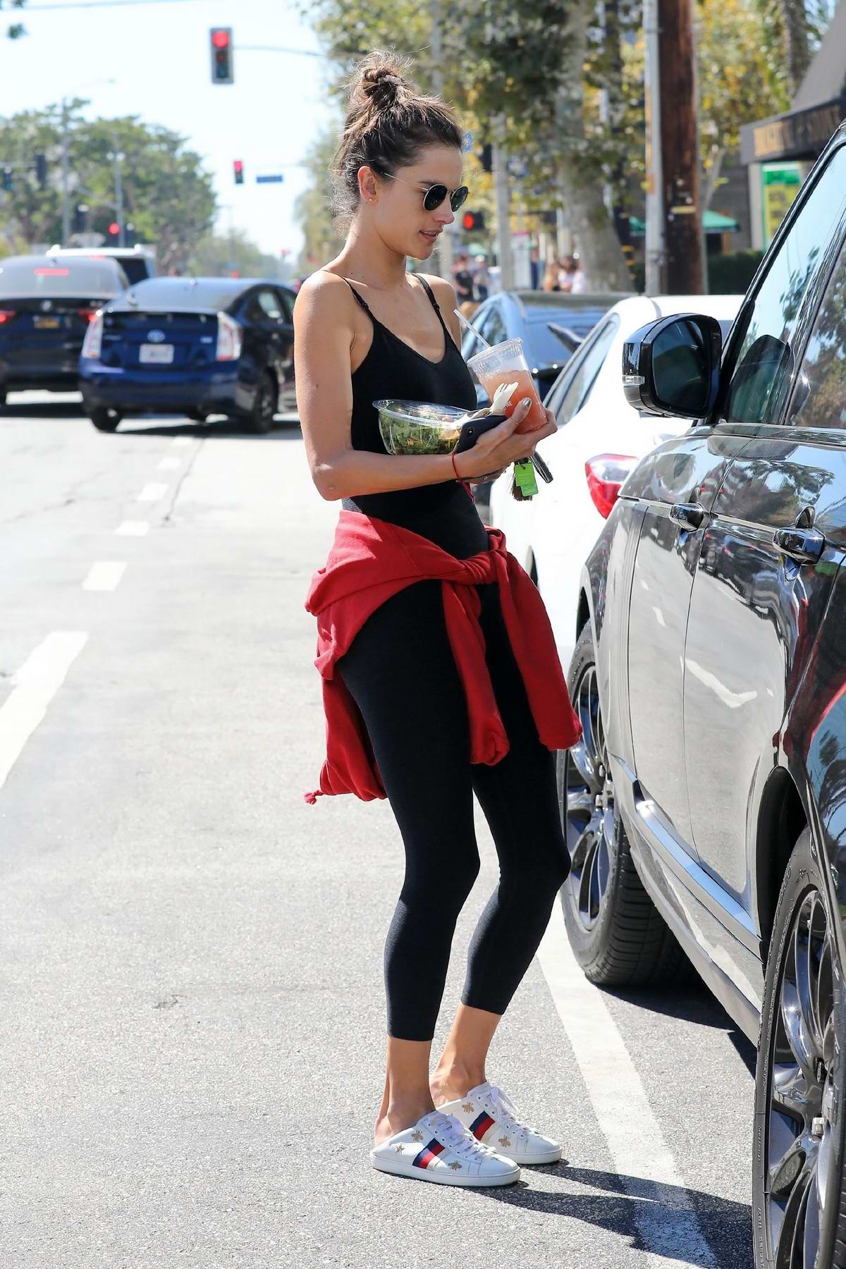 alessandra ambrosio steps out without makeup to grab a salad lunch out ...