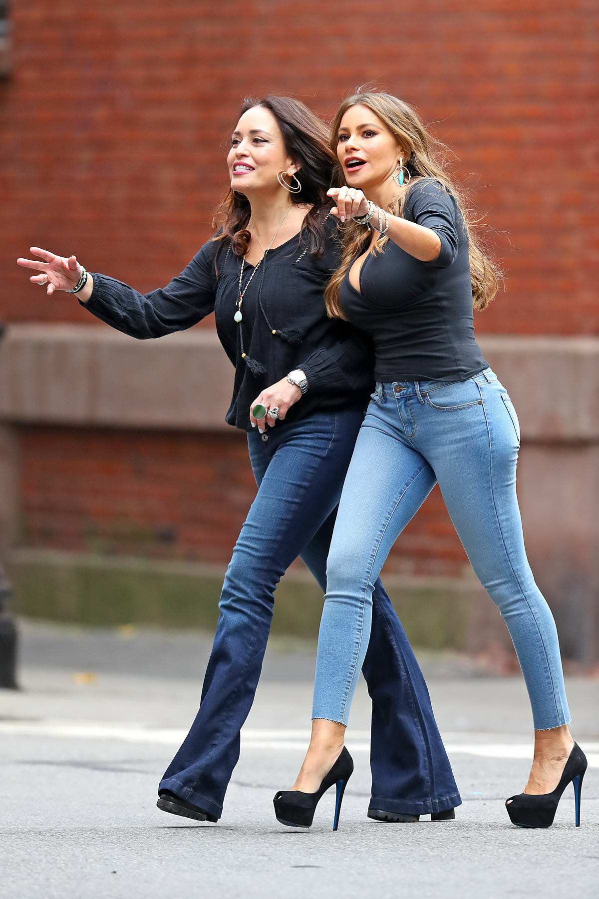sofia vergara seen wearing a formfitting top, skinny jeans with platform heels  while directing a photoshoot in new york city-261018_4