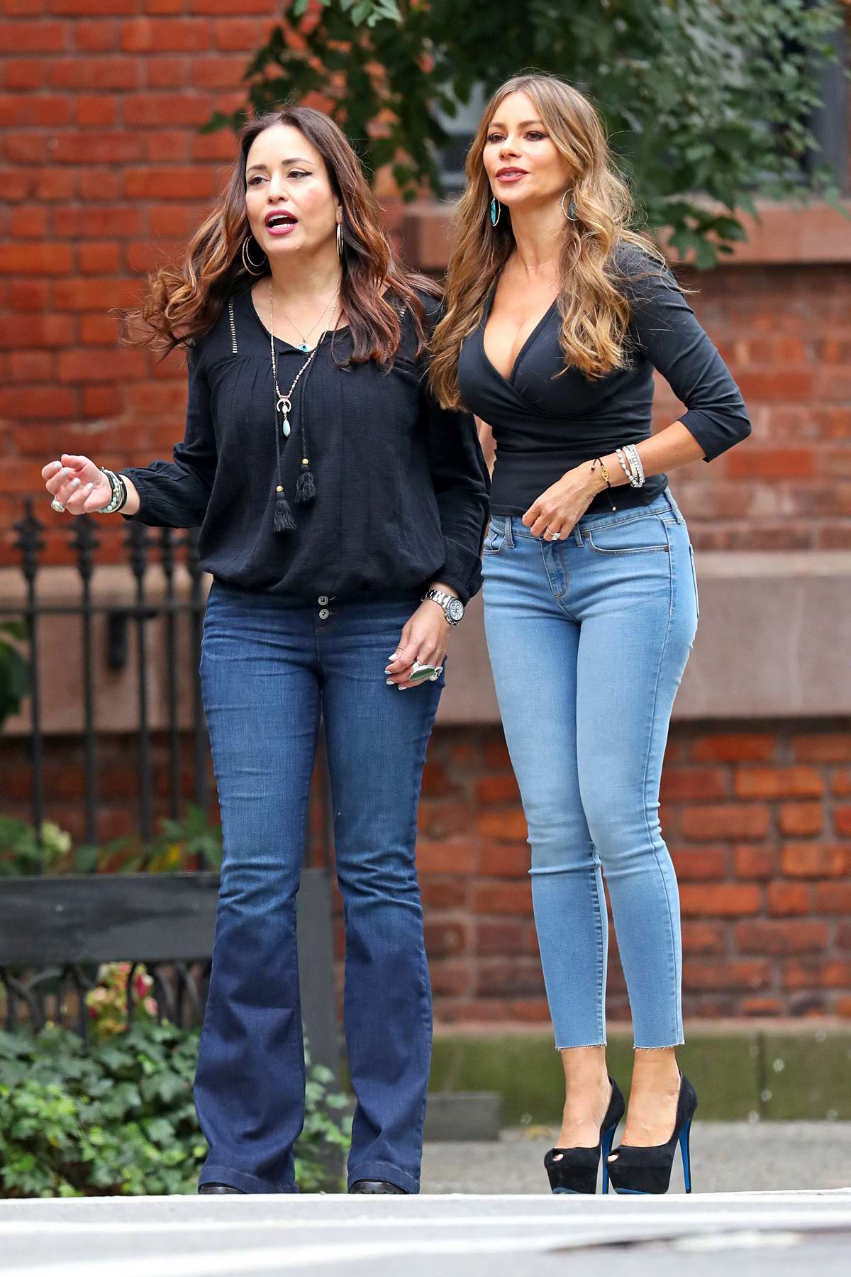 sofia vergara seen wearing a formfitting top, skinny jeans with ...
