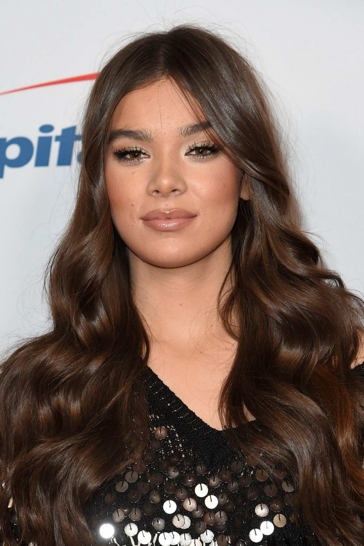 hailee steinfeld attends 102-7 kiss fm's jingle ball 2018 presented by