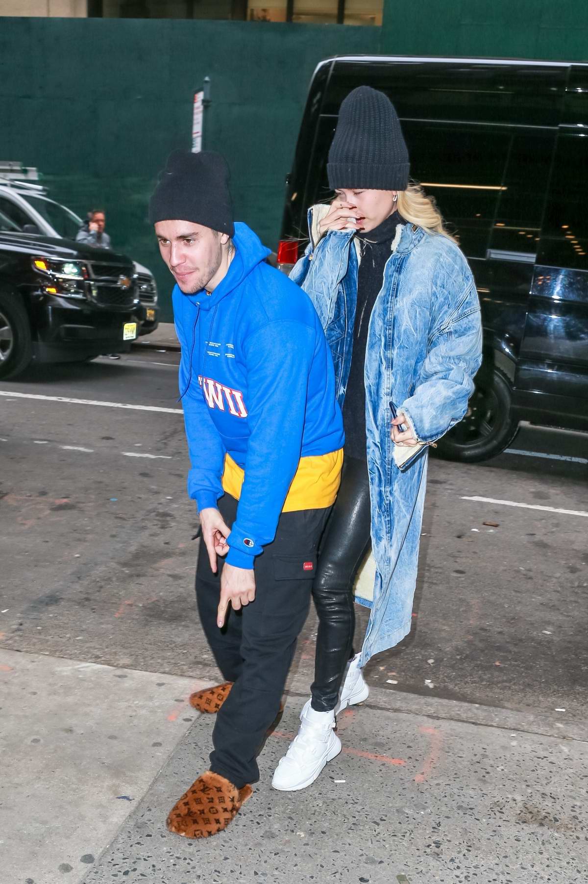hailey baldwin and justin bieber are all smiles while justin shows off his  louis vuitton slippers as the couple stepped out in new york city-150219_3
