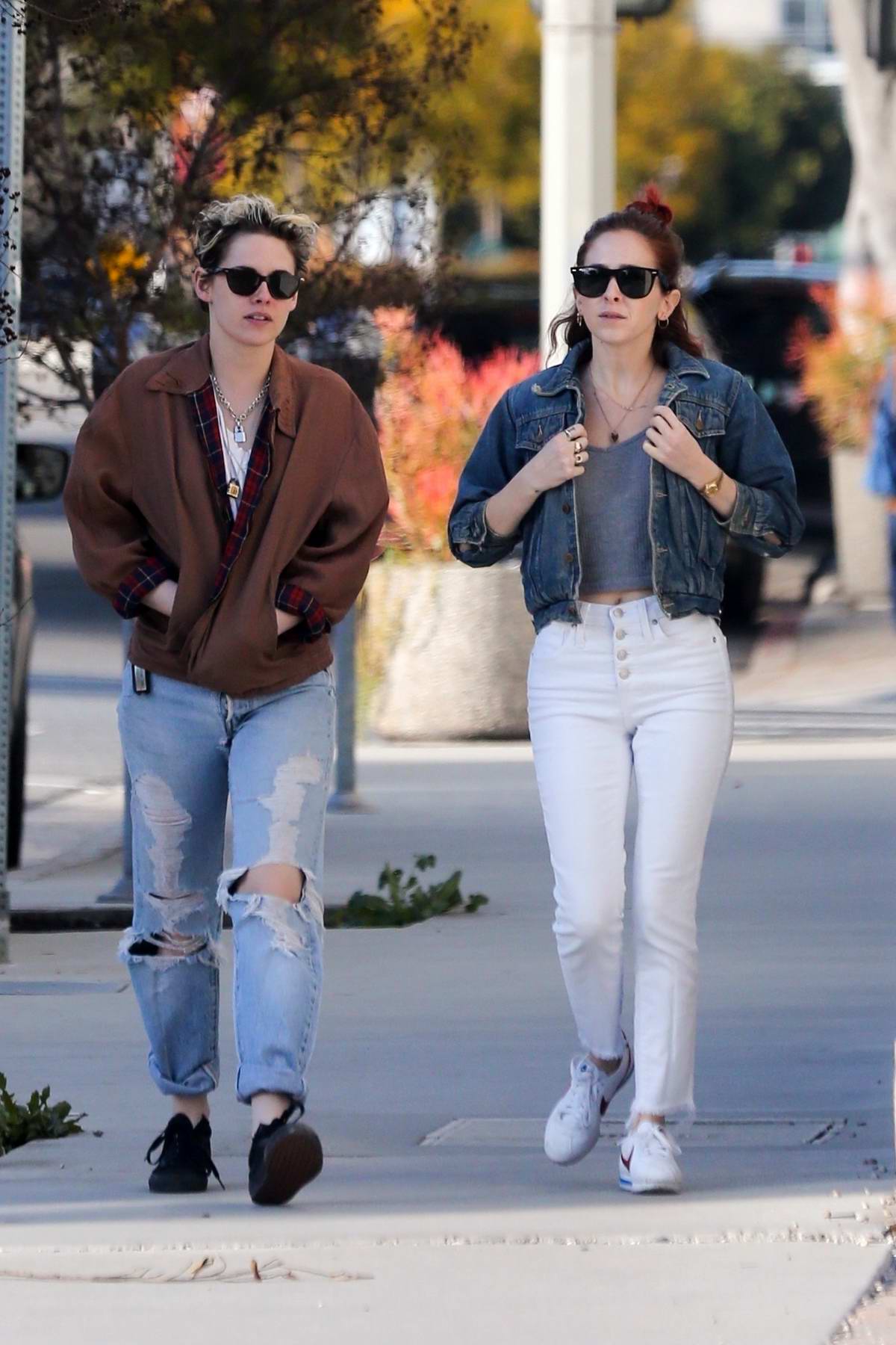 Kristen Stewart and Sara Dinkin grabs lunch at Cafe Gratitude before ...