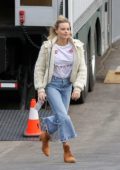 Margot Robbie rushes to her Trailer as she arrives on the set of 'Birds of Prey' in Los Angeles