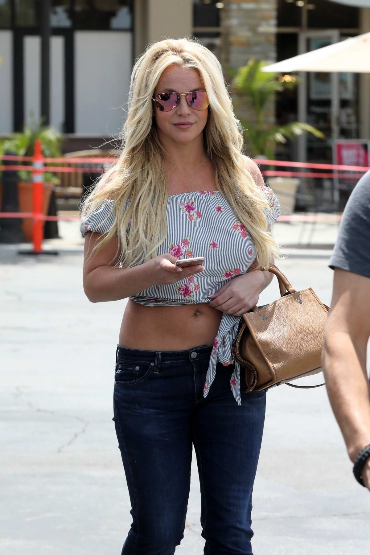 Britney Spears Shows Off Her Midriff In A Crop Top And Low Rise Jeans
