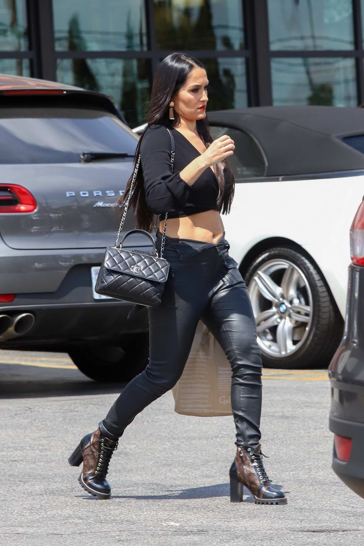 nikki bella flaunts her toned midriff as she steps out for some grocery  shopping in los feliz, california-060519_7