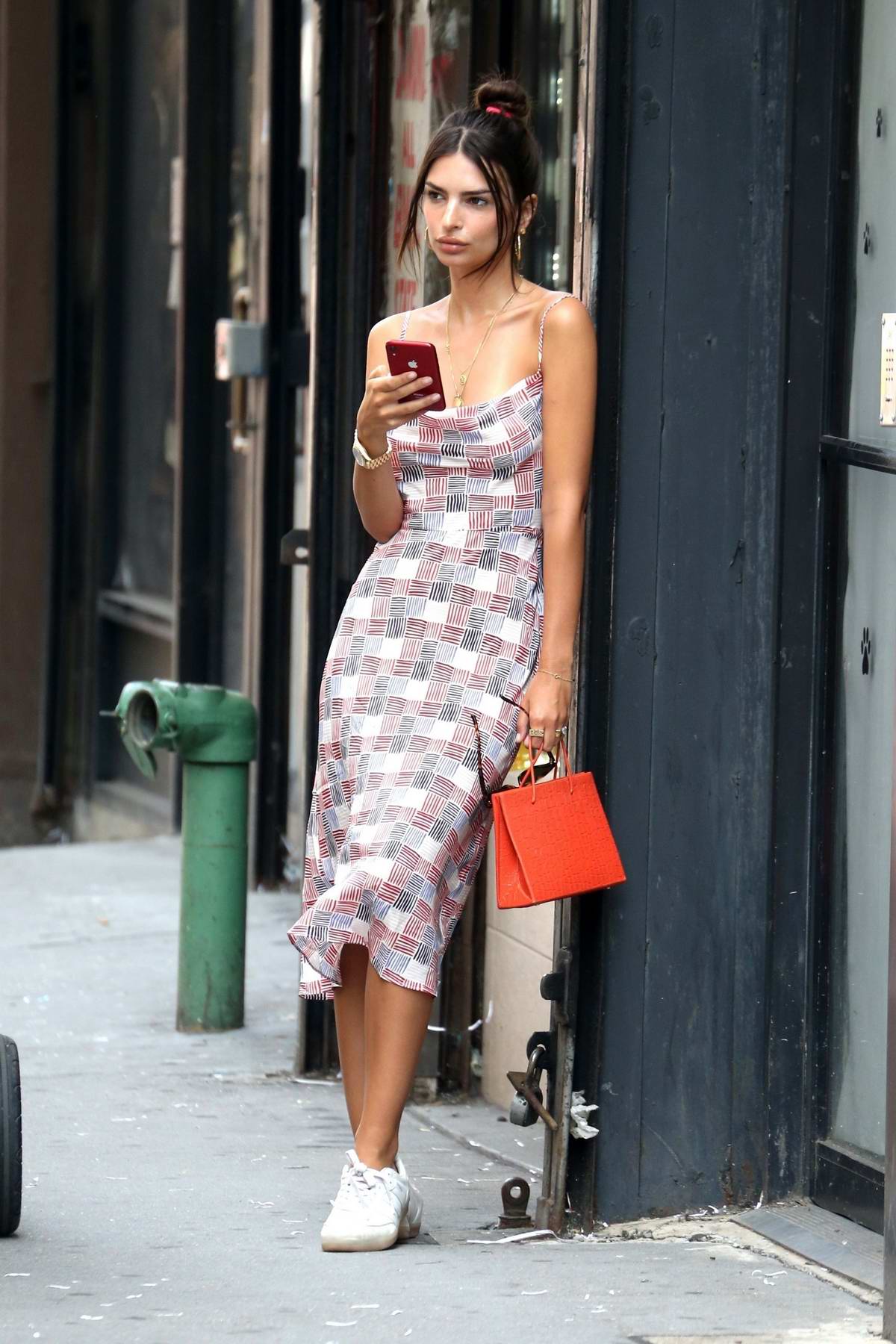 emily ratajkowski looks great in a printed dress paired with white ...
