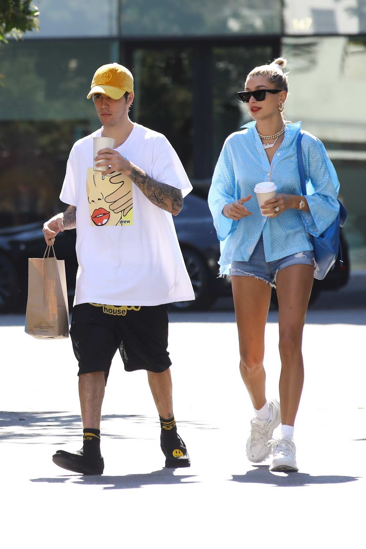 Hailey Baldwin looks stylish while out for some coffee and treats with ...