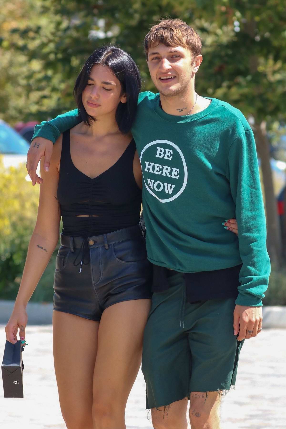 Dua Lipa Flaunts Her Legs In A Cheeky Leather Shorts As She Packs On 2777