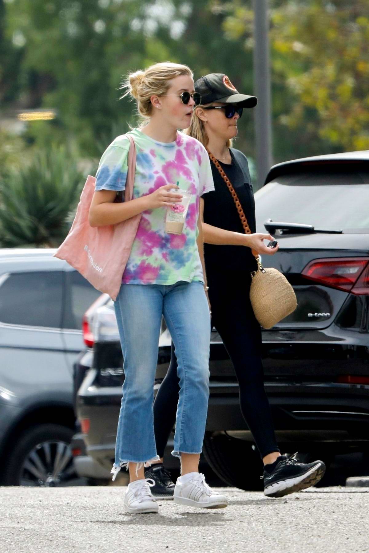 Reese Witherspoon And Ava Phillippa out for Breakfast at Sunlife