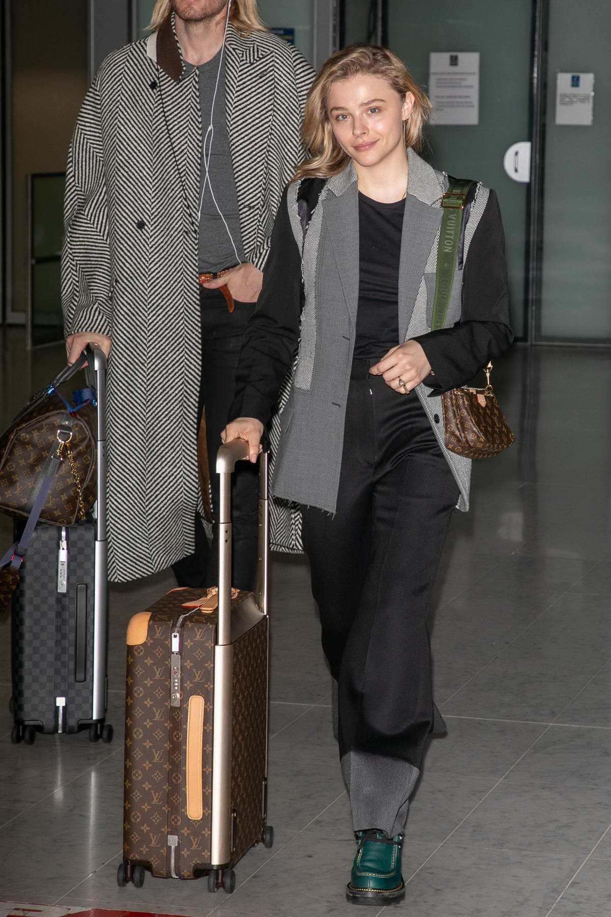 chloe grace moretz carries her louis vuitton tote bag as she touches down  in sao paolo, brazil-011222_9