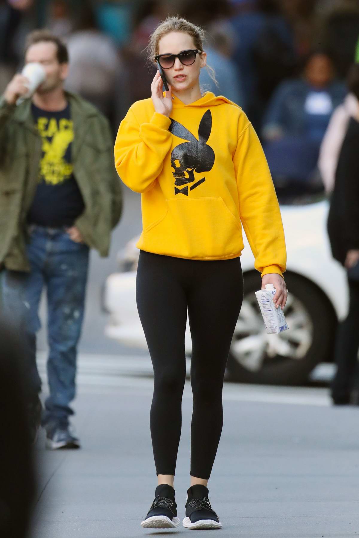https://www.celebsfirst.com/wp-content/uploads/2019/10/jennifer-lawrence-rocks-a-bright-yellow-hoodie-and-black-leggings-while-heading-to-the-gym-in-new-york-city-071019_6.jpg