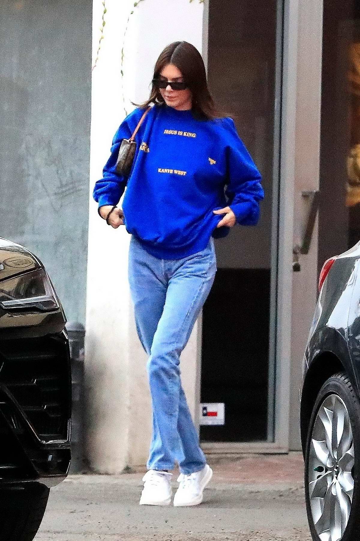 kendall jenner oversized hoodie