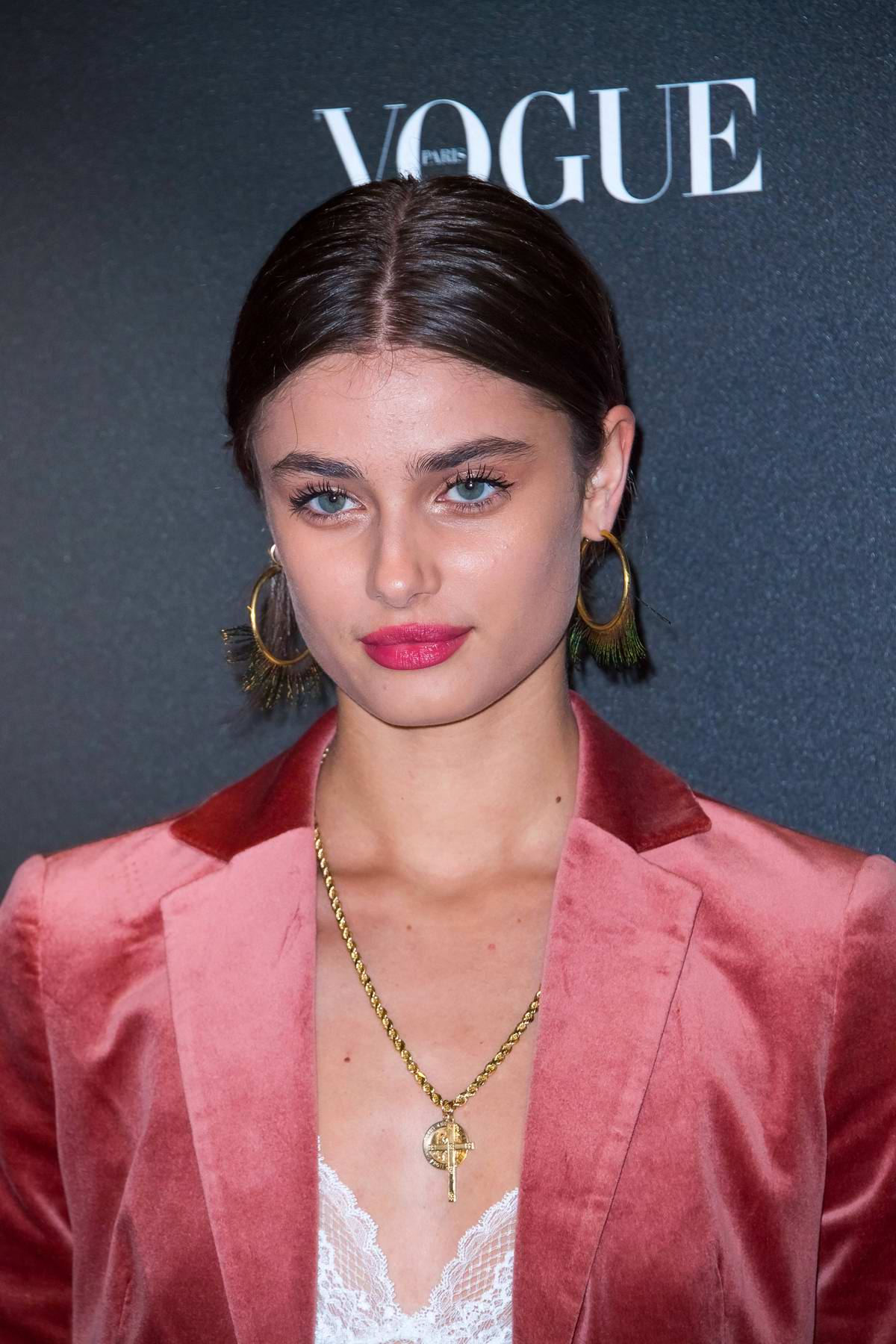 taylor hill attends the vogue x irving penn party during paris fashion week  ss 2020 in paris, france-011019_6