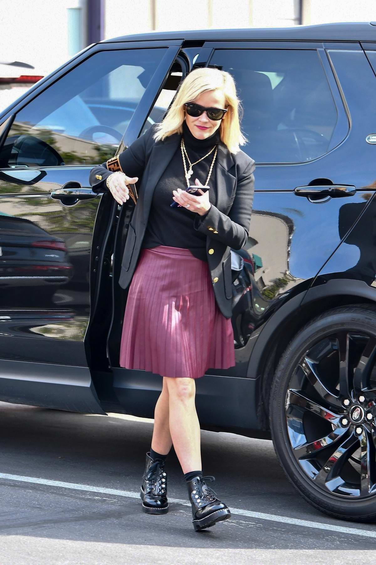 Reese Witherspoon Out For A Business Meeting Beverly Hills