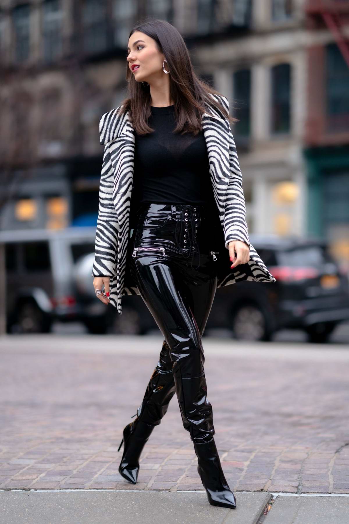 victoria justice looks chic in an animal print blazer and black leather ...