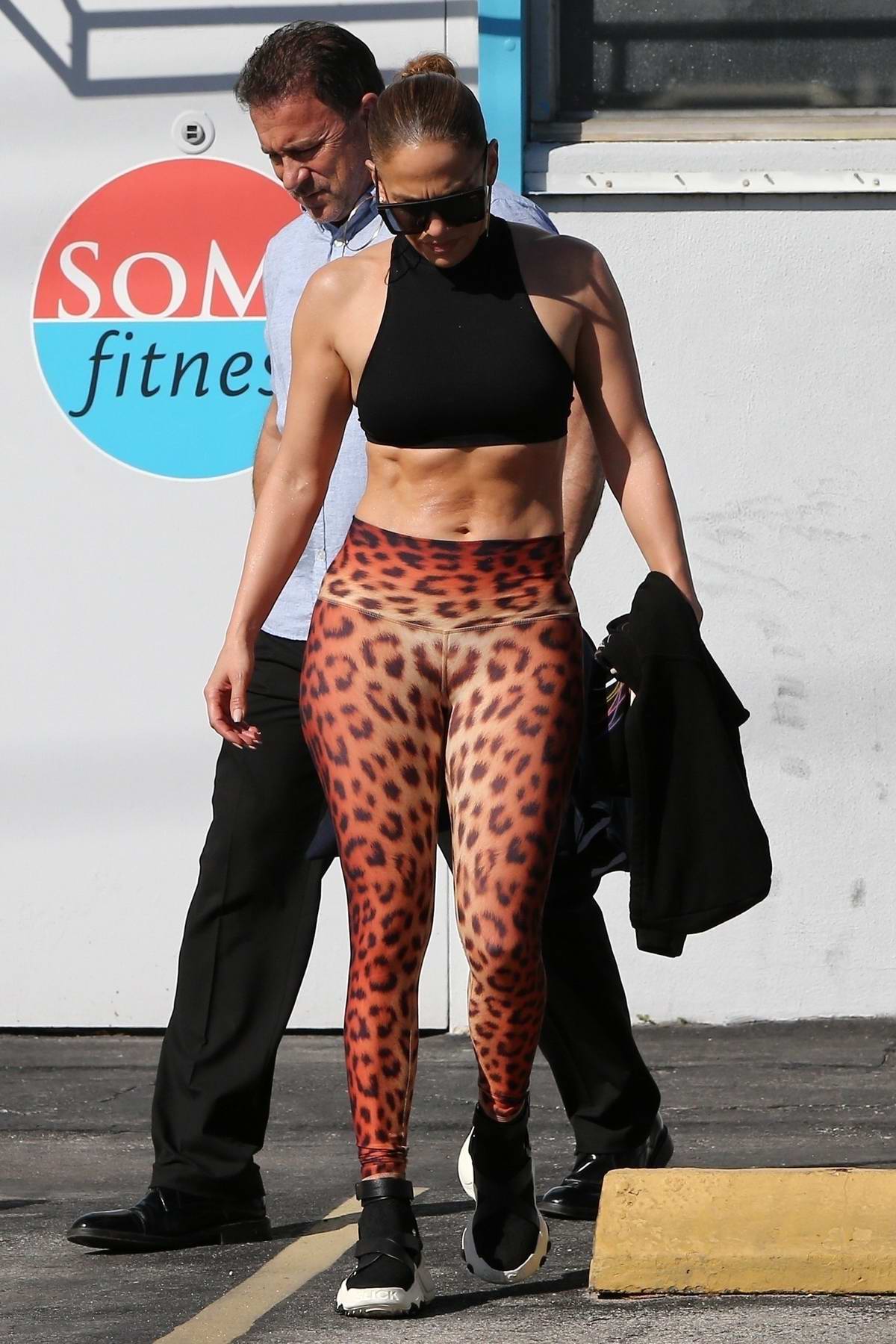 Jennifer Lopez's Printed Workout Leggings January 2017
