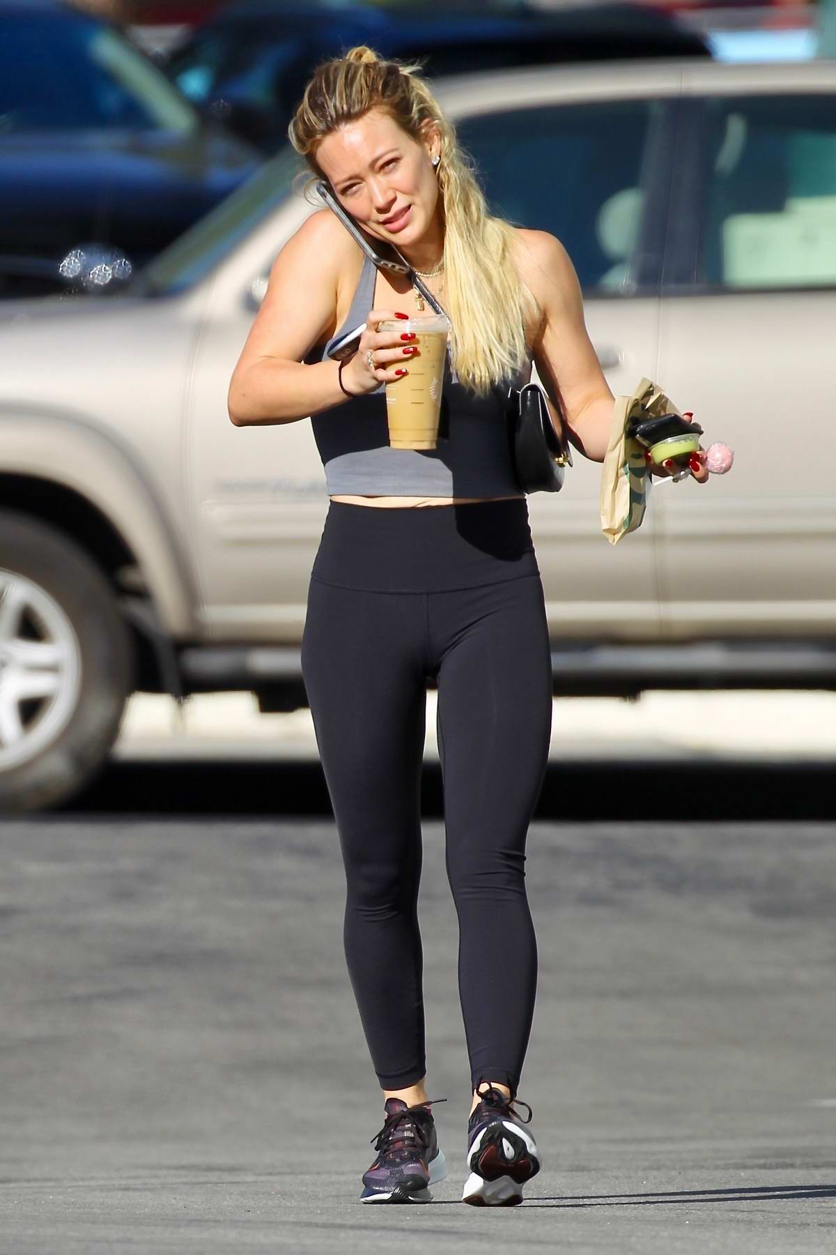 Hilary Duff: Pilates Workout Woman: Photo 2593823