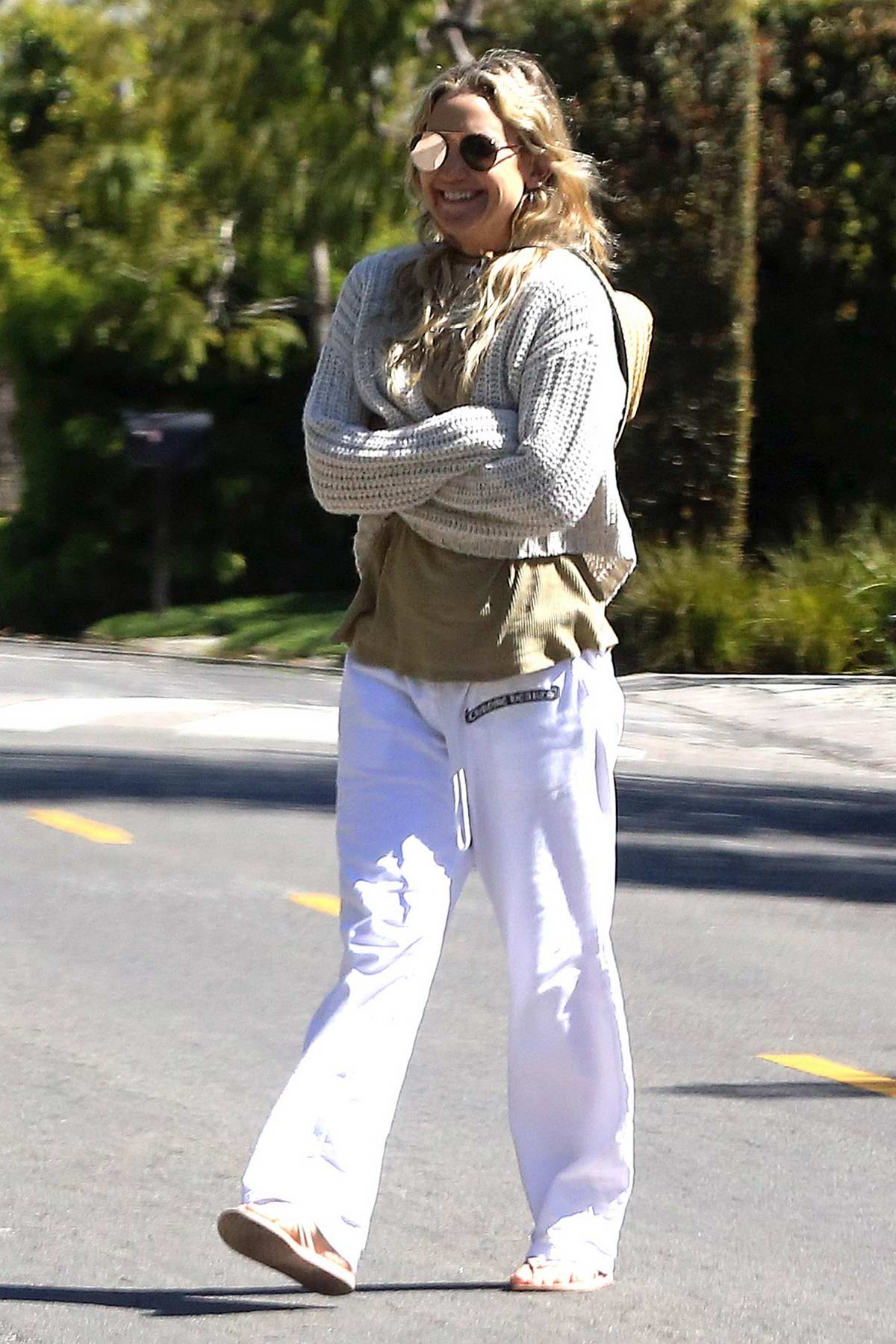 Kate Hudson takes a break from self isolation as she steps out for a walk in Los Angeles