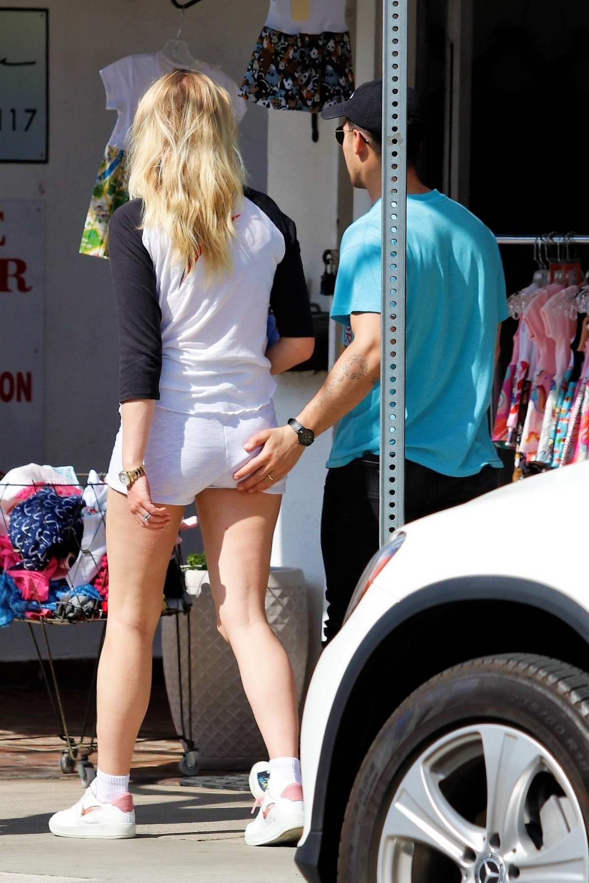 sophie-turner-shows-off-her-long-legs-in-shorts-while-out-for-lunch-with-joe-jonas-in-studio-city-california-060320_11.jpg