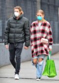 Sailor Brinkley-Cook wears a face mask while on a shopping trip to Whole Foods in Brooklyn, New York