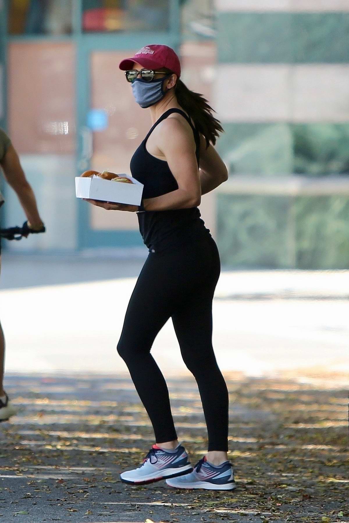Jennifer Garner sports tank top and leggings while grabbing take