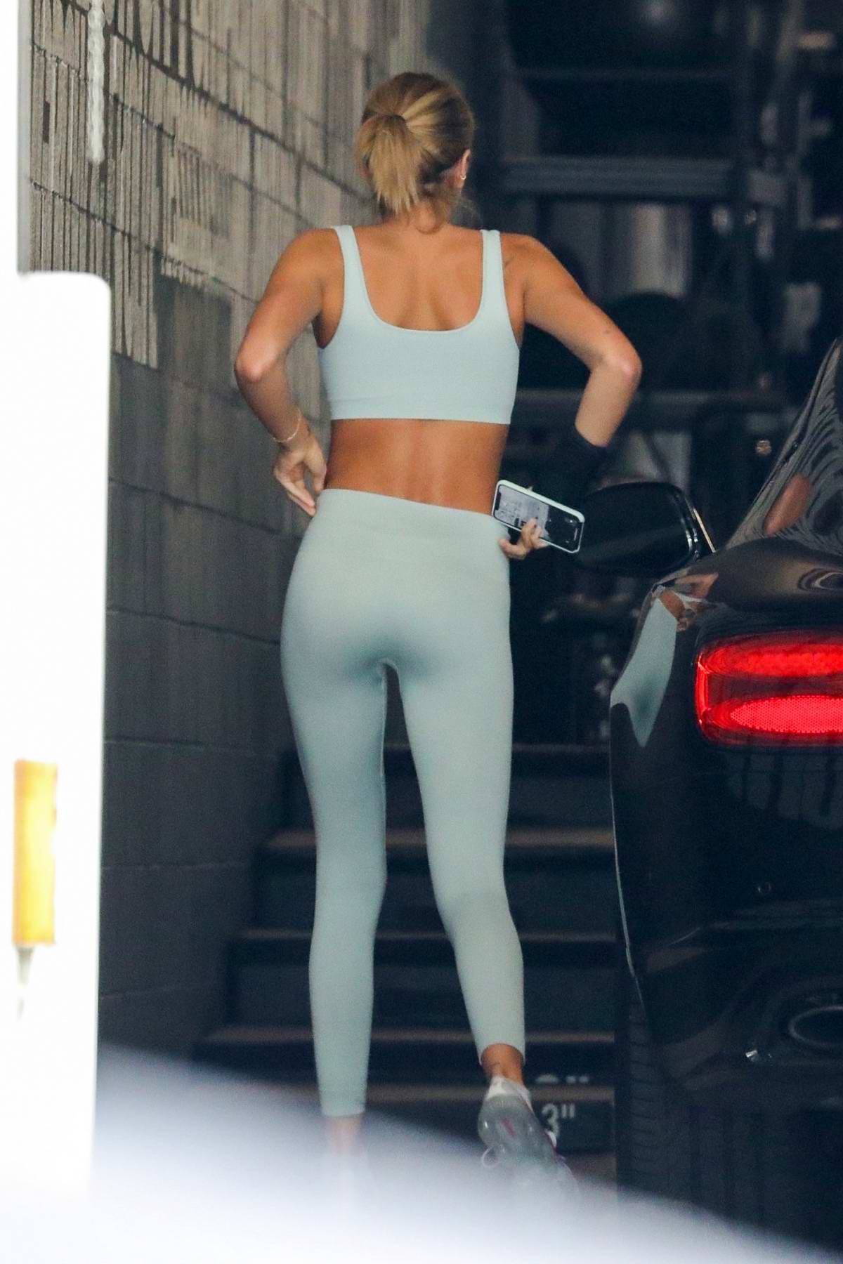 https://www.celebsfirst.com/wp-content/uploads/2020/06/kaia-gerber-shows-off-her-stunning-figure-in-a-crop-top-and-leggings-as-arrives-at-the-dogpound-gym-in-los-angeles-290620_9.jpg