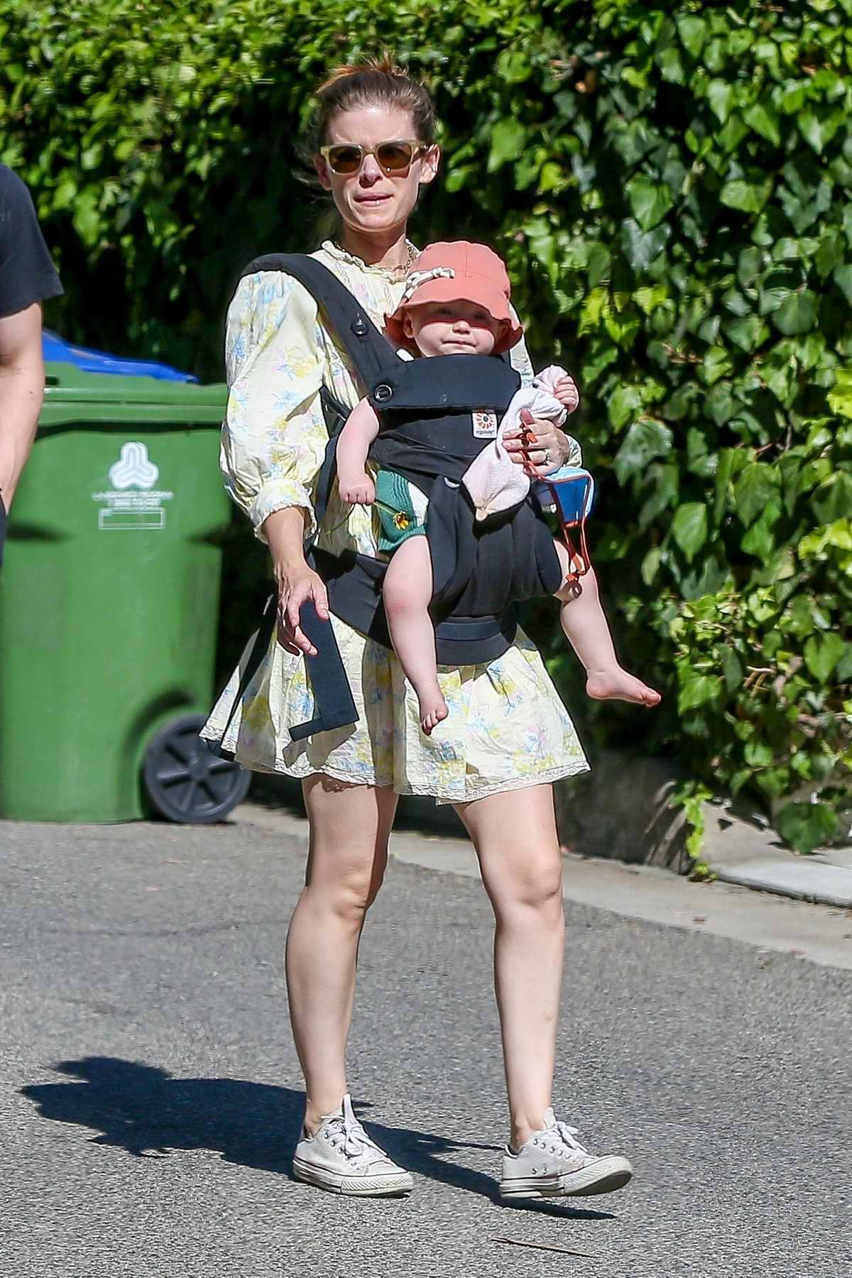 diane kruger enjoys a day at the park with her daughter in beverly hills,  california-120620_5