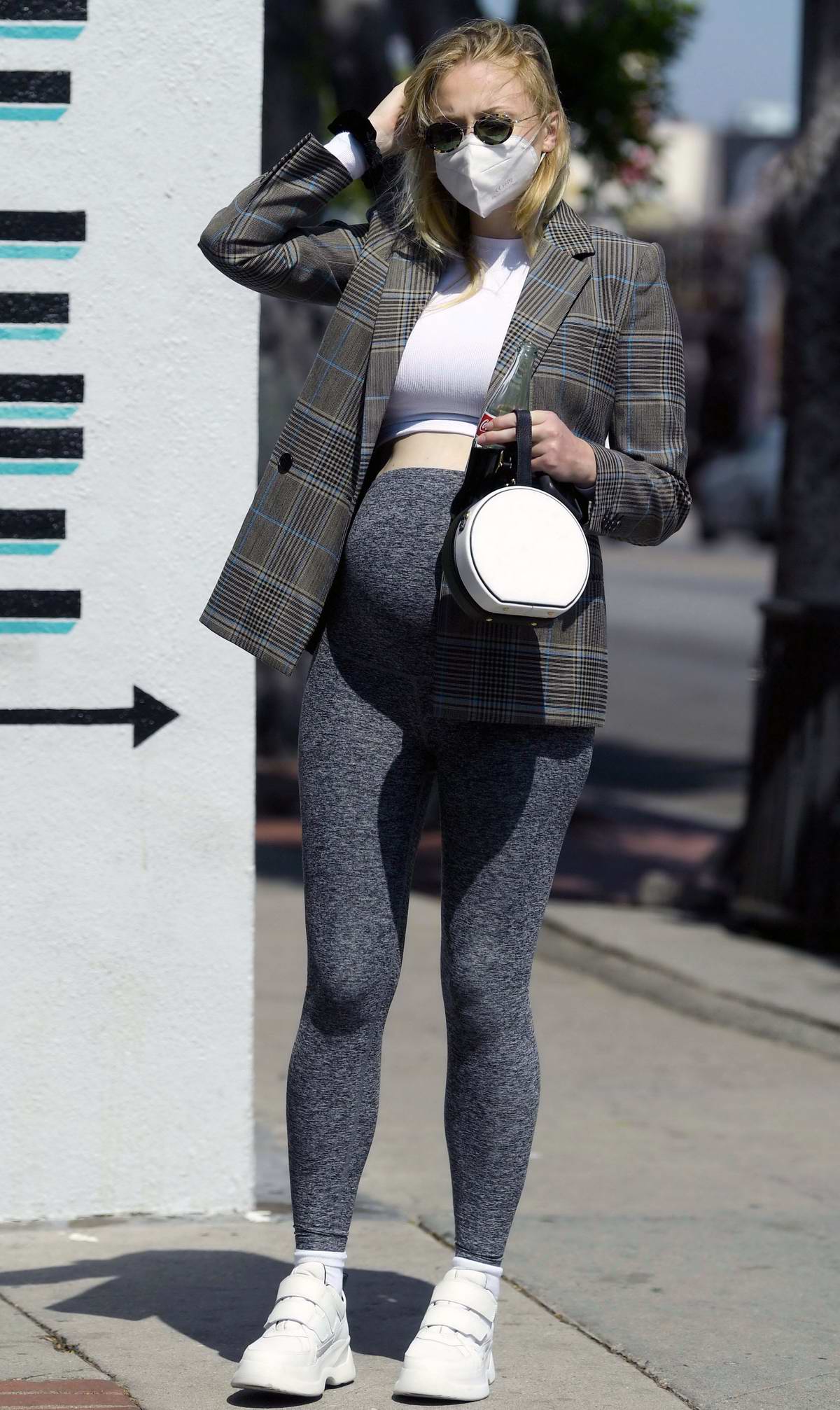 Pregnant Sophie Turner flaunts baby bump in leggings and crop top